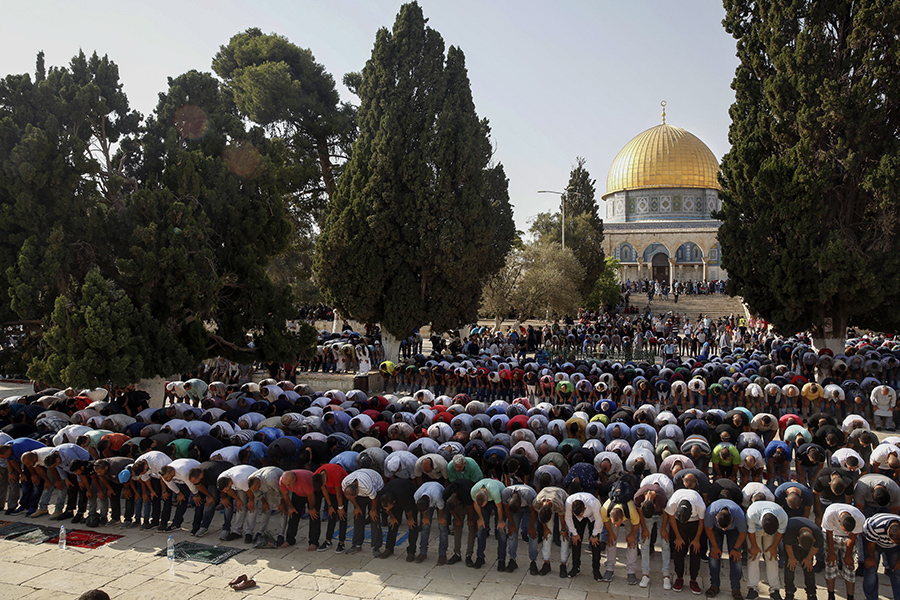 Палестинцы во время молитвы


