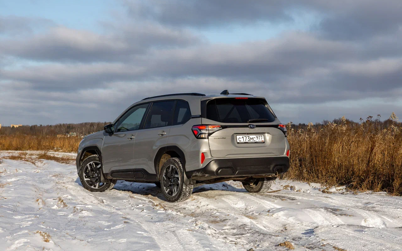 Задние фонари Subaru Forester&nbsp;&mdash; чуть ли не самый затейливый элемент во всей машине