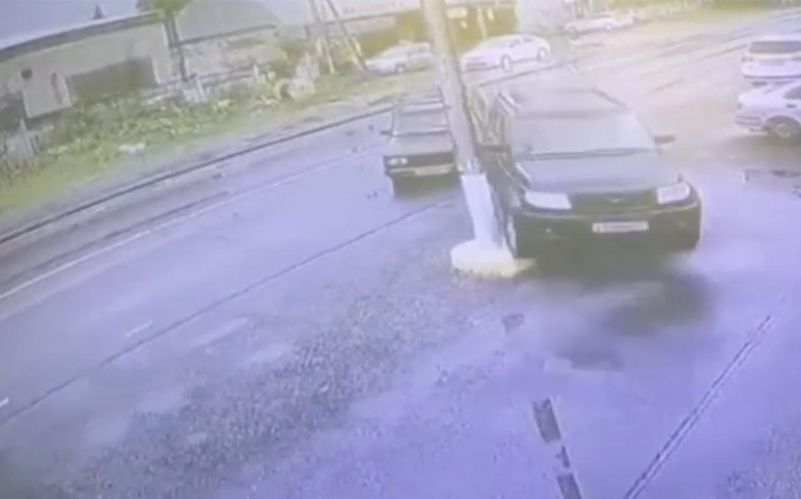 Внедорожник врезался в магазин в подмосковном Пушкино