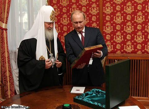 В.Путин поблагодарил патриарха за организацию "праздничных мероприятий"