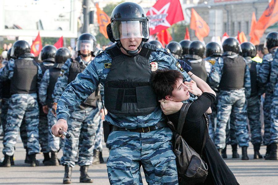 Задержания в ходе беспорядков на Болотной площади в Москве. 6 мая 2012 года