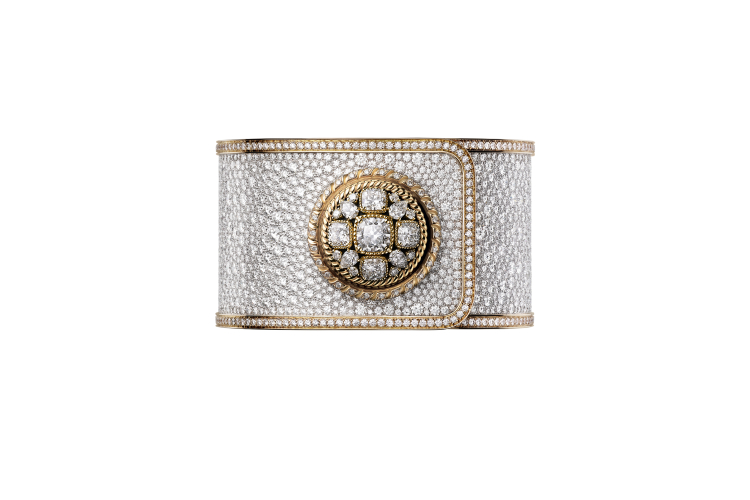 Часы Chanel Mademoiselle Priv&eacute; Bouton, цена по запросу (Chanel)