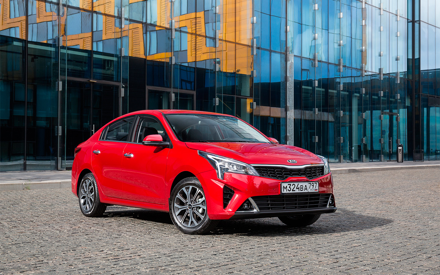 Kia Rio отобрала у Lada Granta титул самой популярной модели в России ::  Autonews