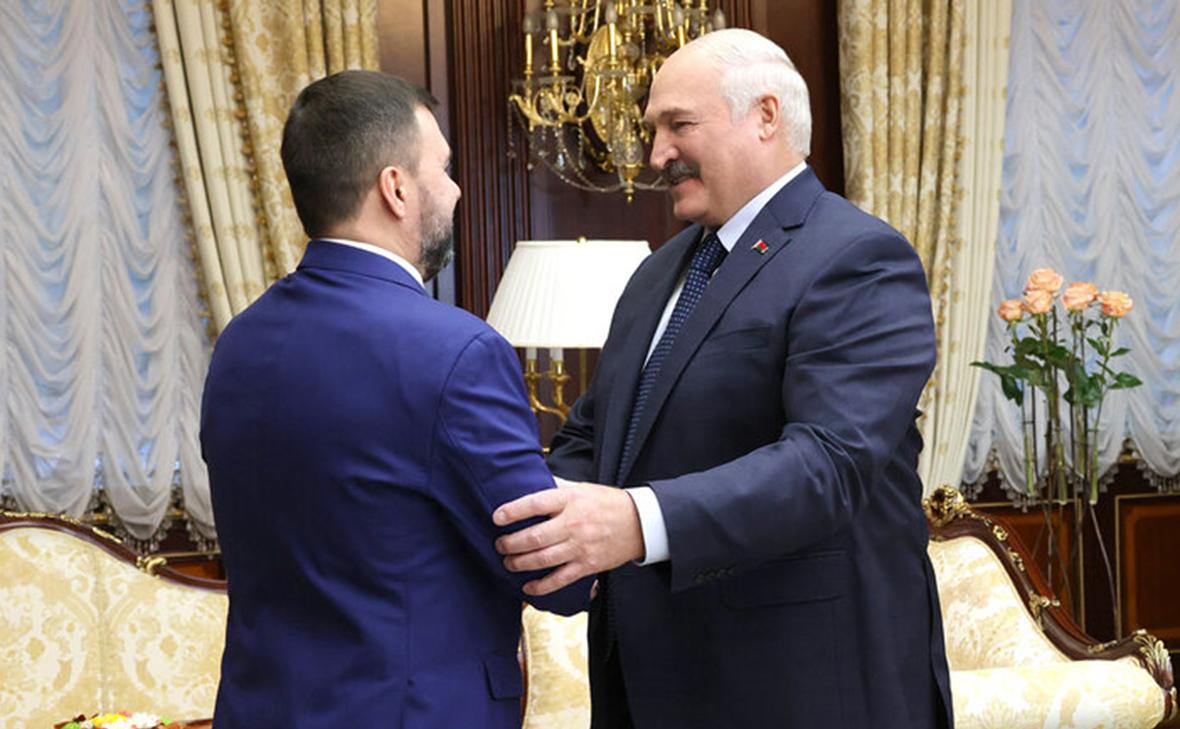 Александр Лукашенко (справа) и Денис Пушилин