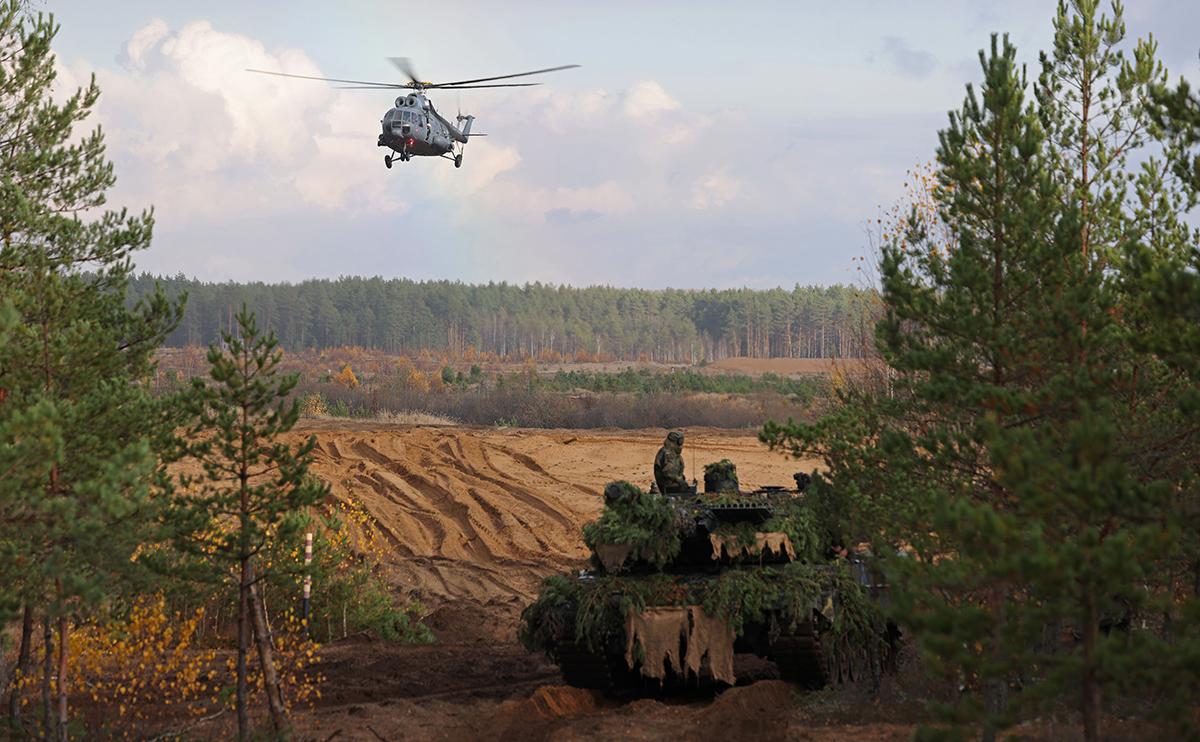 Латвия пообещала передать Украине все свои вертолеты"/>













