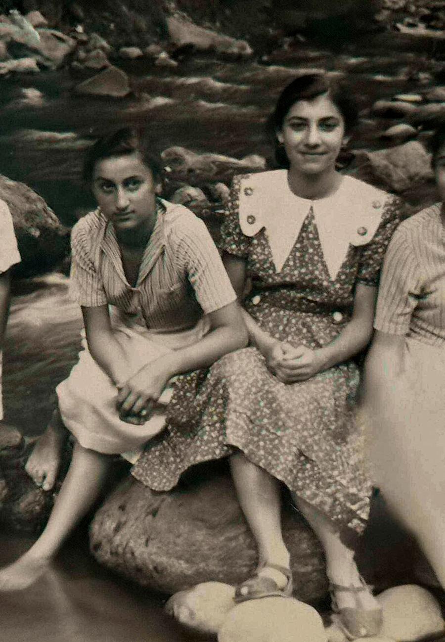 Нани Брегвадзе и Нанули Абесадзе в детстве в Боржоми