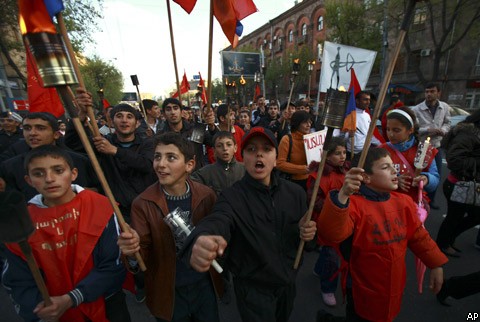 Акция памяти у монумента жертвам геноцида в Ереване