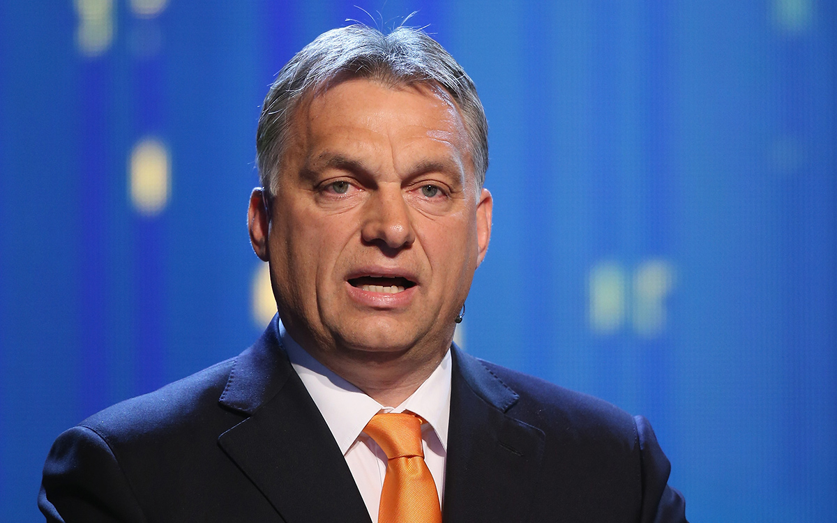 Орбан заявил, что Европа санкциями выстрелила себе в легкие и задыхается