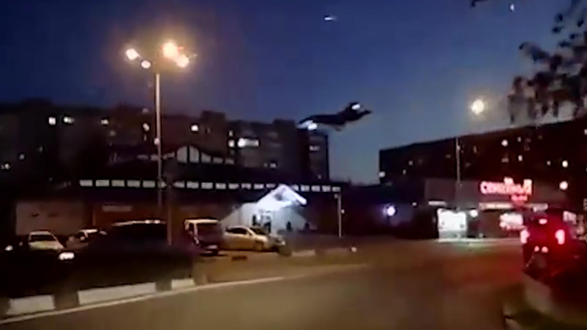 Появилось новое видео крушения Су-34 в жилом квартале Ейска