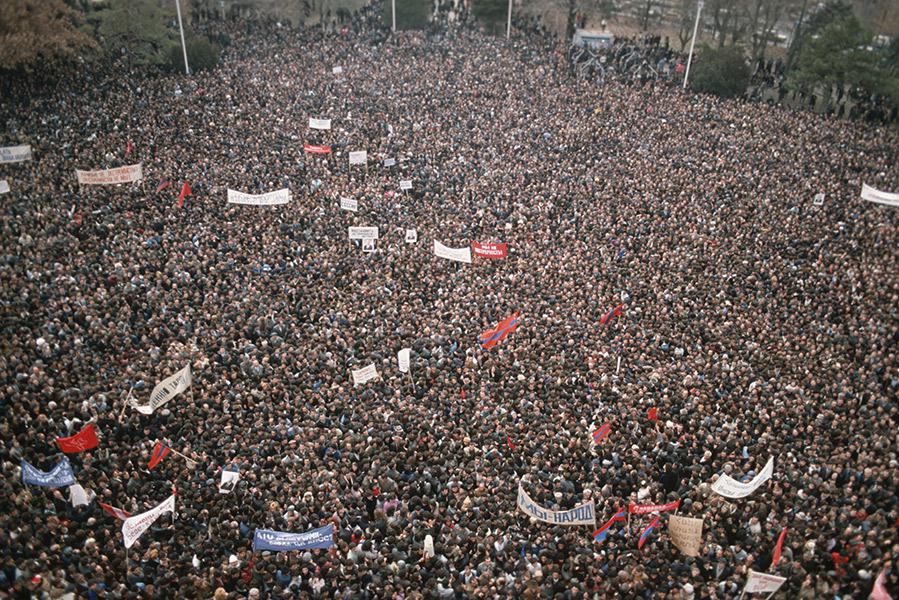 Митинг на Театральной площади (ныне площадь Свободы) в Ереване с требованием о воссоединении Нагорно-Карабахской автономной области с Армянской ССР, 23 сентября 1988 года