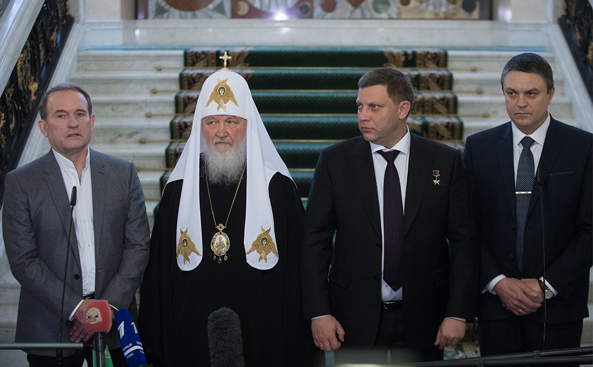 Виктор Медведчук, патриарх Кирилл, Александр Захарченко и Леонид Пасечник (слева направо)