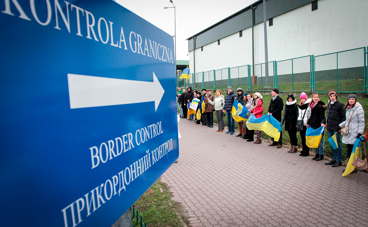 Митинг в поддержку интеграции с ЕС на границе с Польшей. Архив