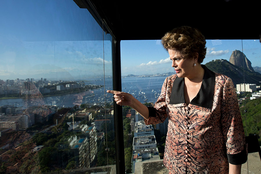 В августе 2016 года Дилма Руссефф в результате импичмента лишилась поста президента Бразилии. Ее обвинили в сокрытии бюджетного дефицита и распределении финансовых средств без консультации с парламентом