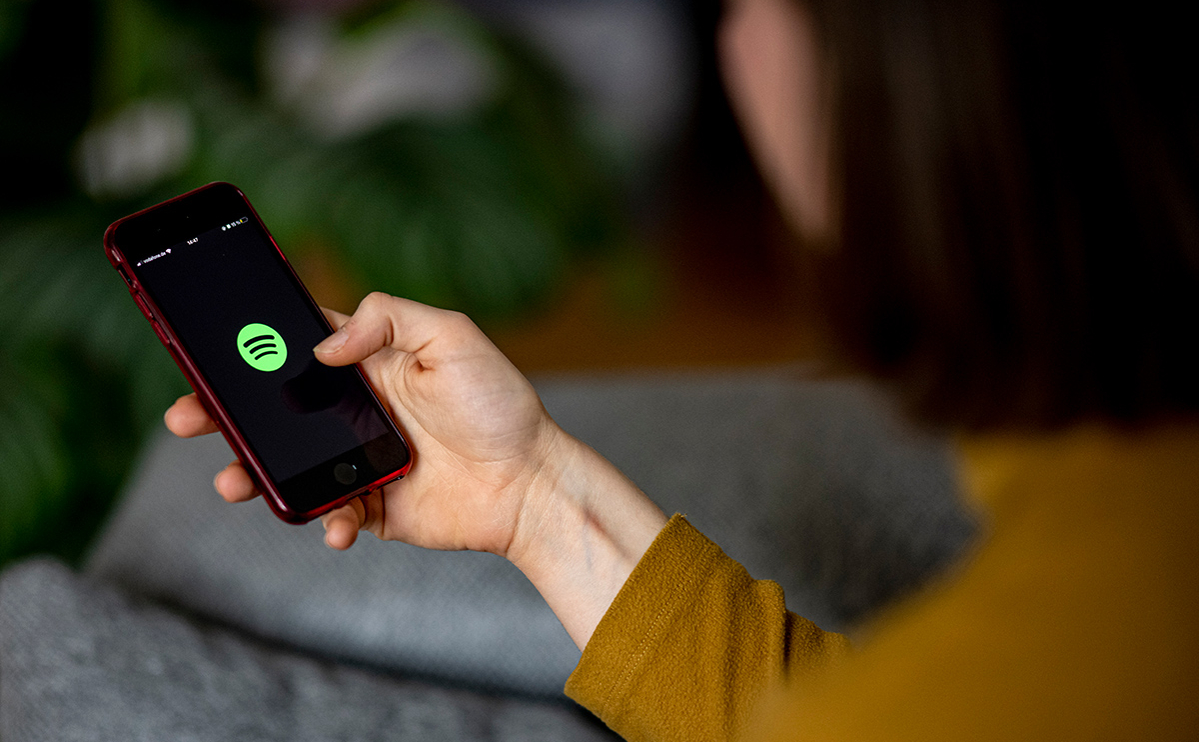 Приложение Spotify удалили из российских App Store и Google Play — РБК