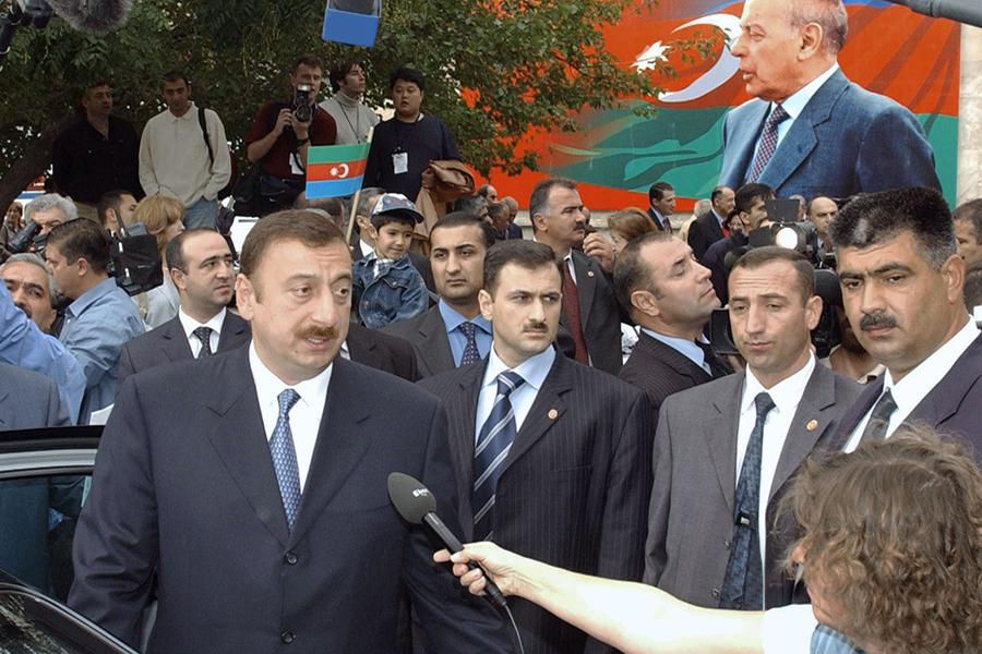 Ильхам Алиев&nbsp;отвечает на вопросы журналистов, 2003 год