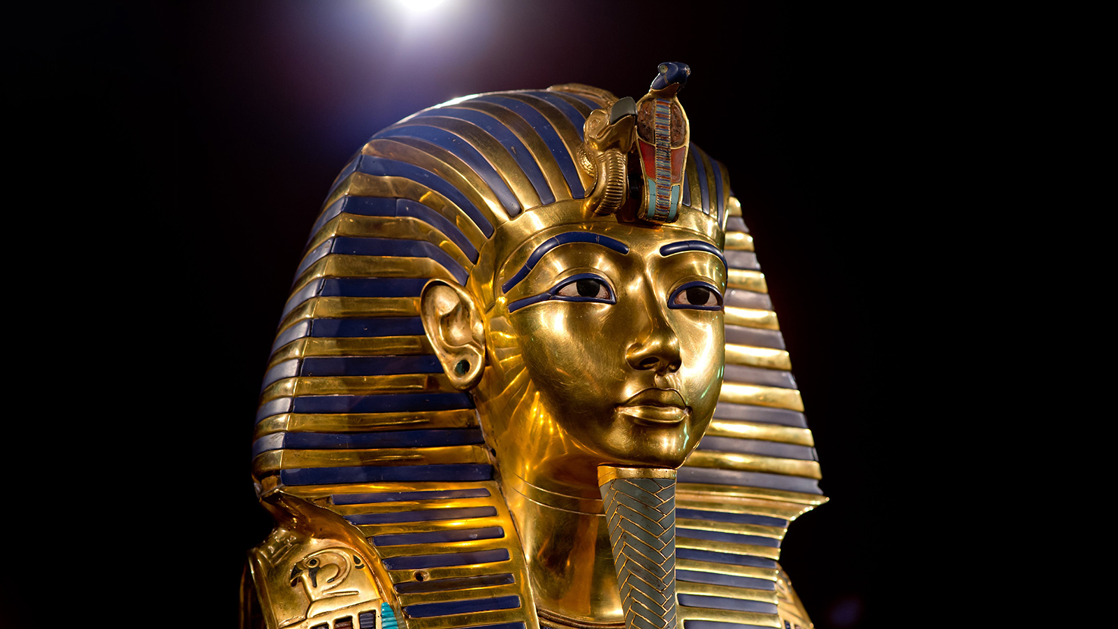 <p>Репродукция маски Тутанхамона</p>