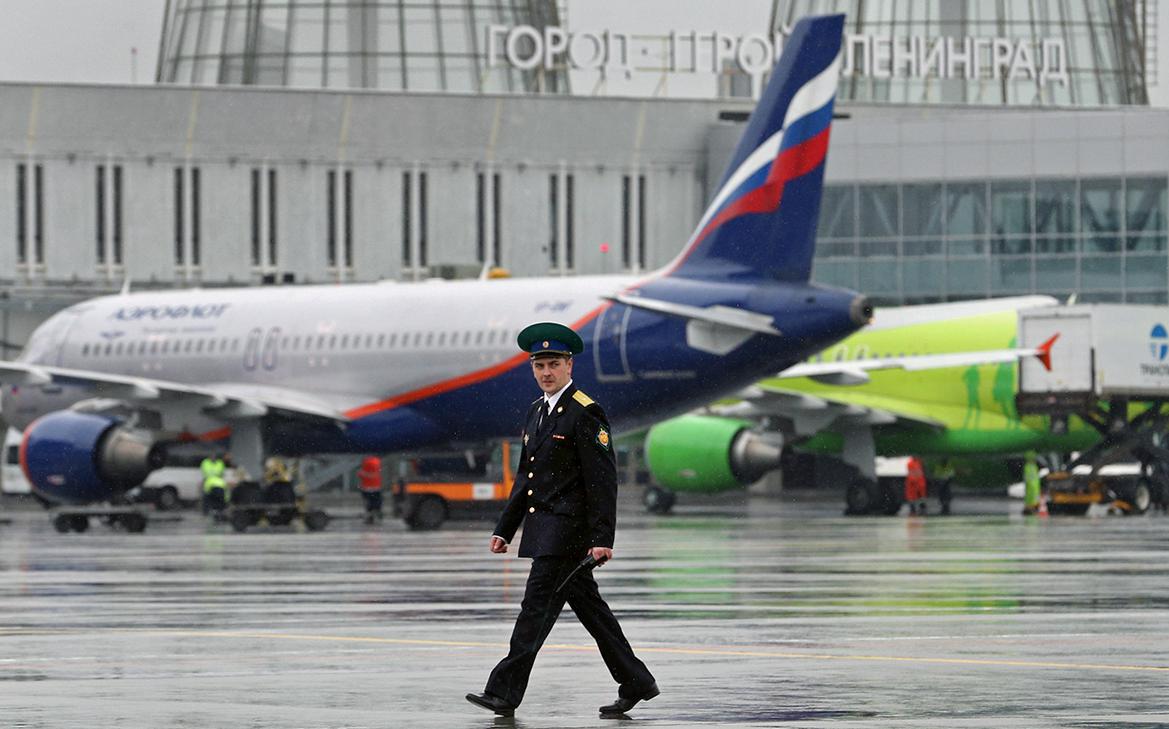 Вылет самолетов из Пулково приостановили из-за ливня и грозы