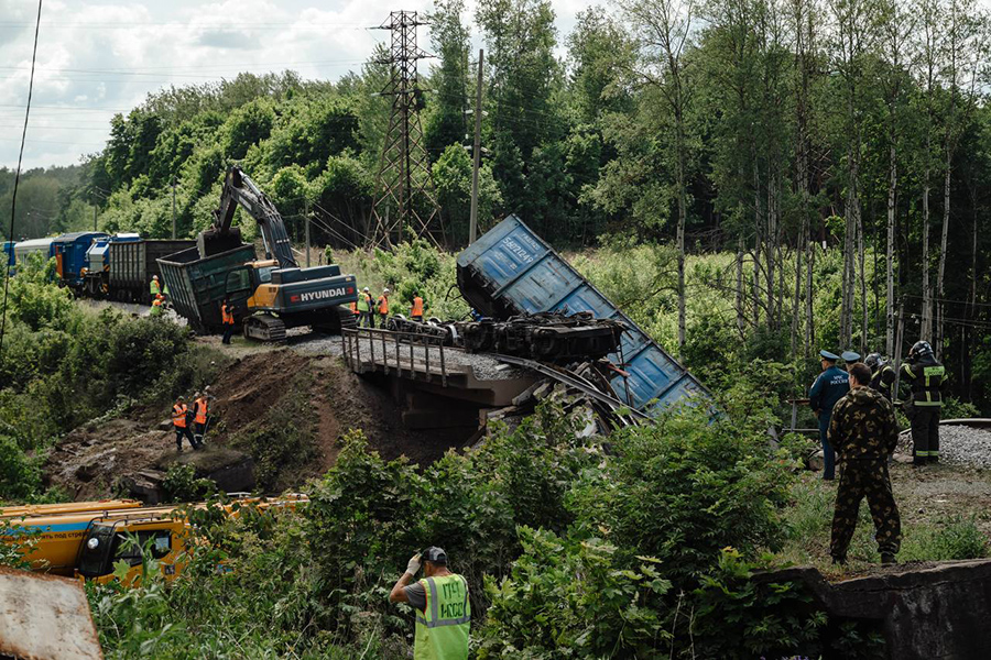 Позднее вагон&nbsp;оттянет поезд для аварийно-восстановительных работ.