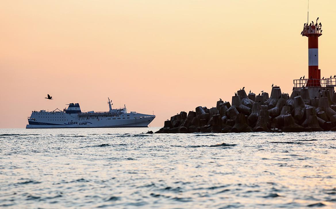 Турецкий паром, который не пустили в Сочи, остался в море на вторые сутки