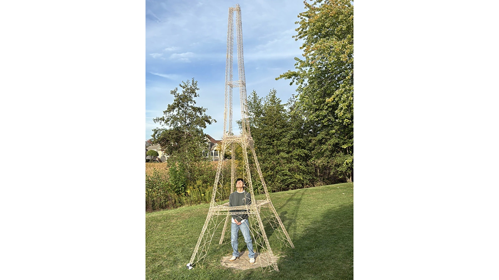 «Эйфелева башня» из зубочисток