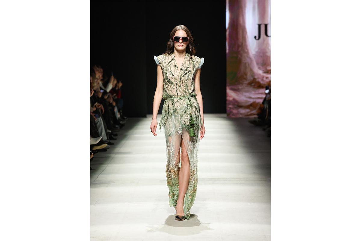 Julia Dalakian LOOKS