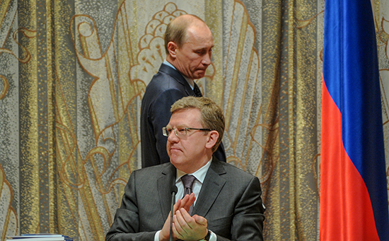 Экс-глава Минфина Алексей Кудрин и президент России Владимир Путин, апрель 2011 года