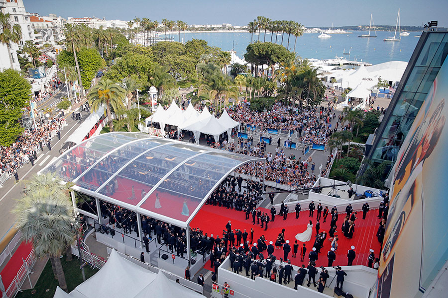Международный кинофестиваль открылся на Лазурном Берегу во французских Каннах