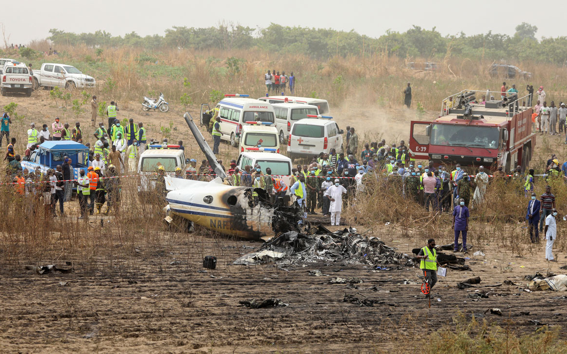 Военный самолет упал в столице Нигерии