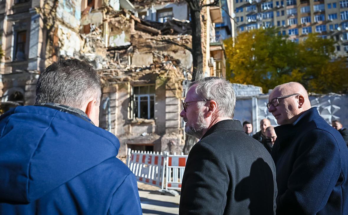 Премьер и министры Чехии приехали в Киев на фоне взрывов в городе