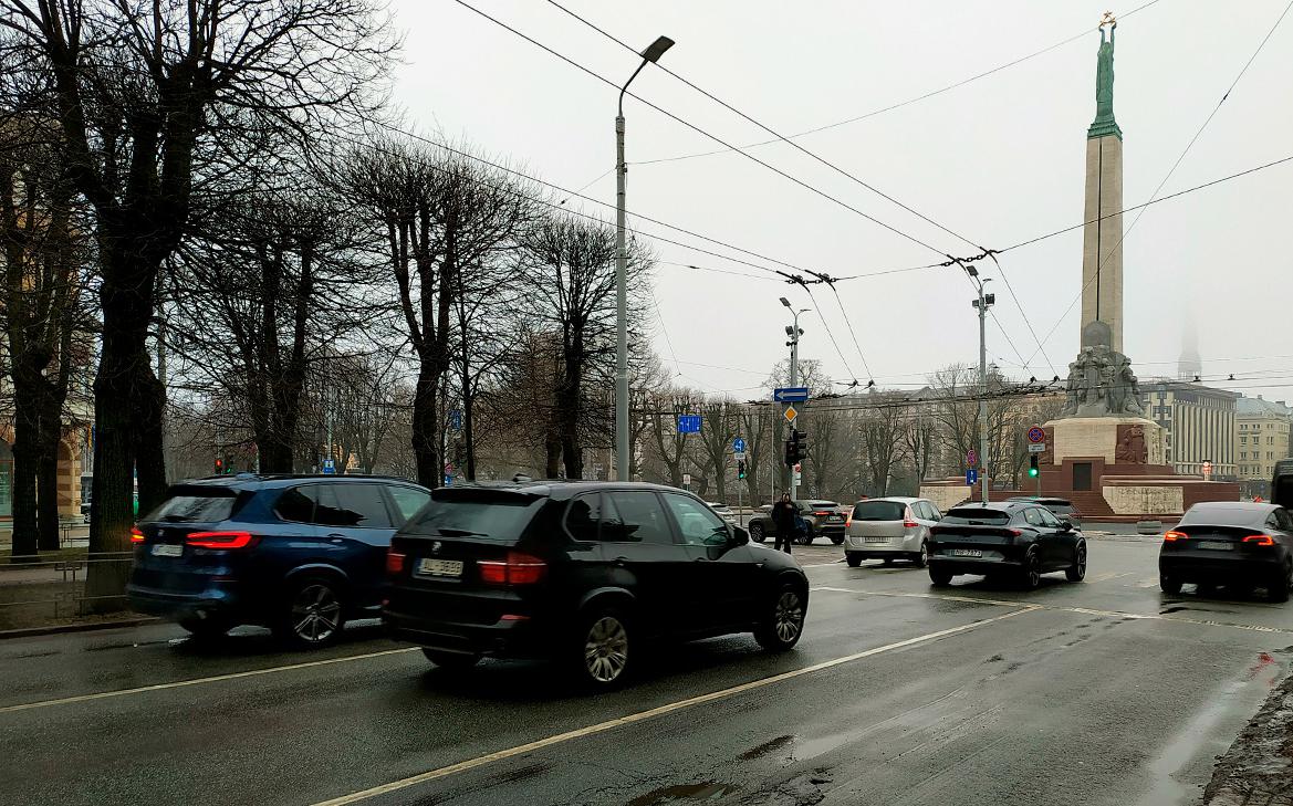 В Латвии разрешили конфисковывать машины из России