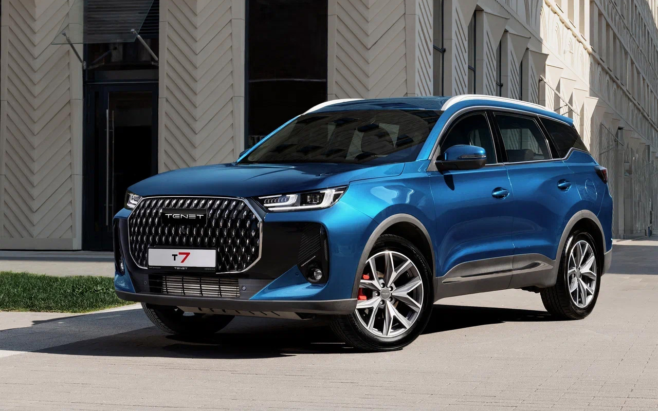 Tenet T7. Доступен в переднеприводной или полноприводной версиях 1.6 (150 л.с.) с РКП7. Диапазон цен: 2 735 000&ndash;2 935 000 руб.