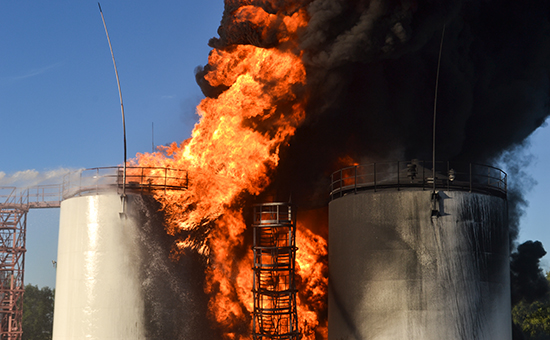 Пожар на&nbsp;нефтебазе в Киевской области
