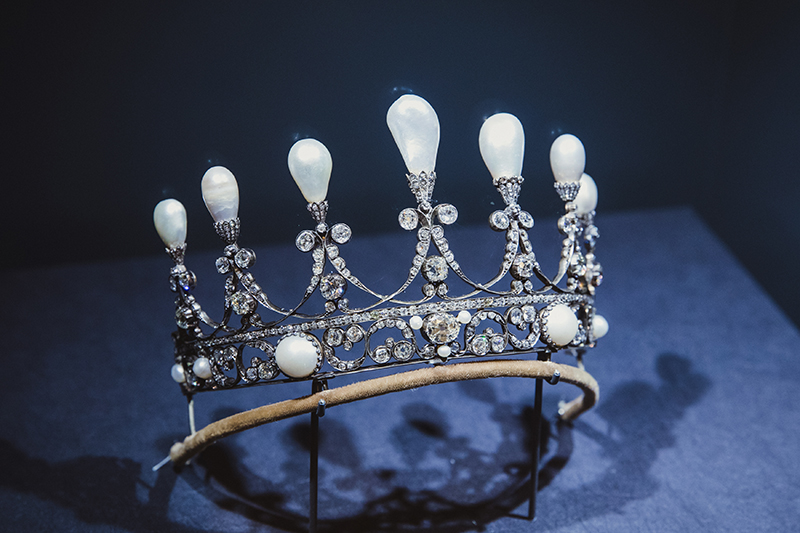 Тиара из золота и серебра с жемчугом, принадлежащая Ганноверскому&nbsp;королевскому&nbsp;дому. (Германия, ок. 1930 г.)
