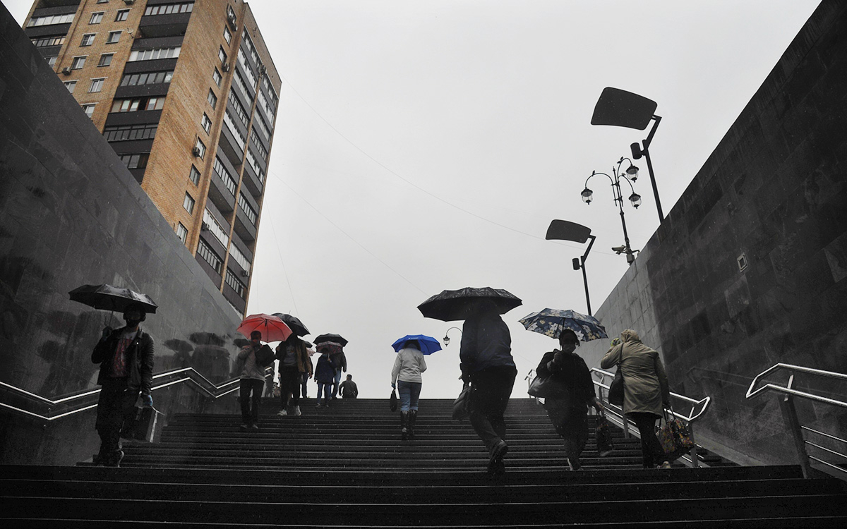 Синоптики предупредили о дожде с грозой в Москве