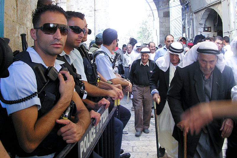 Полиция Израиля взяла под контроль синагоги