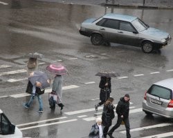 В центре Москвы проливной дождь подтопил десятки улиц