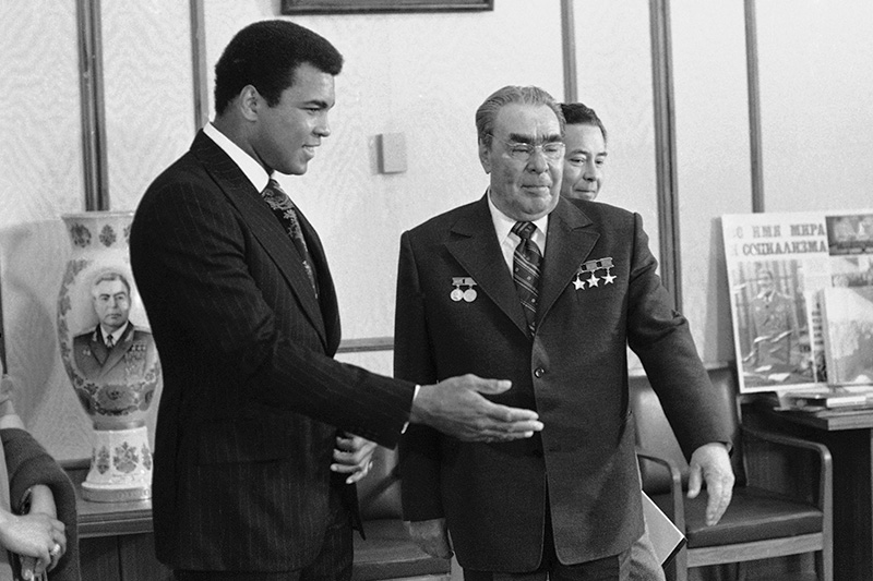 Мохаммед Али на встрече с Леонидом Брежневым 19 июня 1978 года



