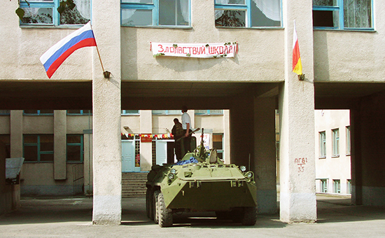 Захваченная террористами школа в&nbsp;городе Беслан. 1 сентября 2004 года
