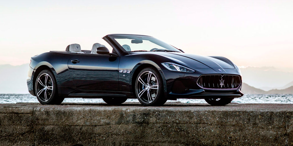 Maserati GranCabrio

Обновленный Maserati GranCabrio отличается от предшественника радиаторной решеткой и воздухозаборниками а-ля концепт Alferi. Понизился у модели и коэффициент лобового сопротивления &ndash; с 0,33 до 0,32.
