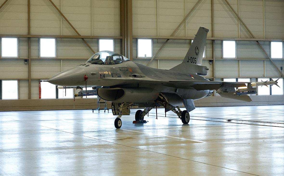 Reuters назвал сроки прибытия первых F-16 на Украину