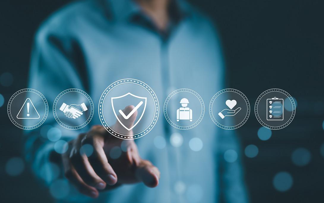 С 1 сентября вступает в силу закон № 41-ФЗ от 1 апреля 2025 года, в рамках которого физические лица вправе определить уполномоченное лицо (&laquo;вторую руку&raquo;) для подтверждения совершения операции по переводу денежных средств, операций по вкладам и получению наличных денежных средств, в том числе с использованием банкомата