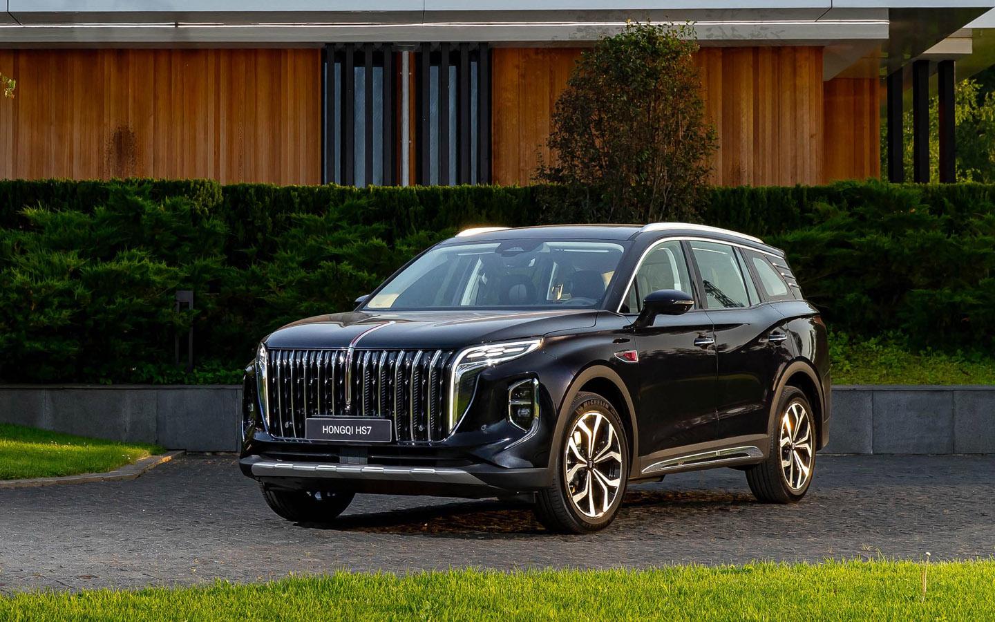 В Hongqi оценили эффект от возможного повышения утильсбора в России