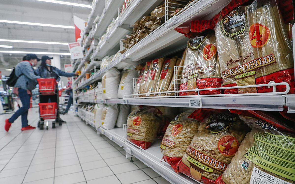 Минпромторг сообщил о запасе макарон и гречки в магазинах на 70 дней