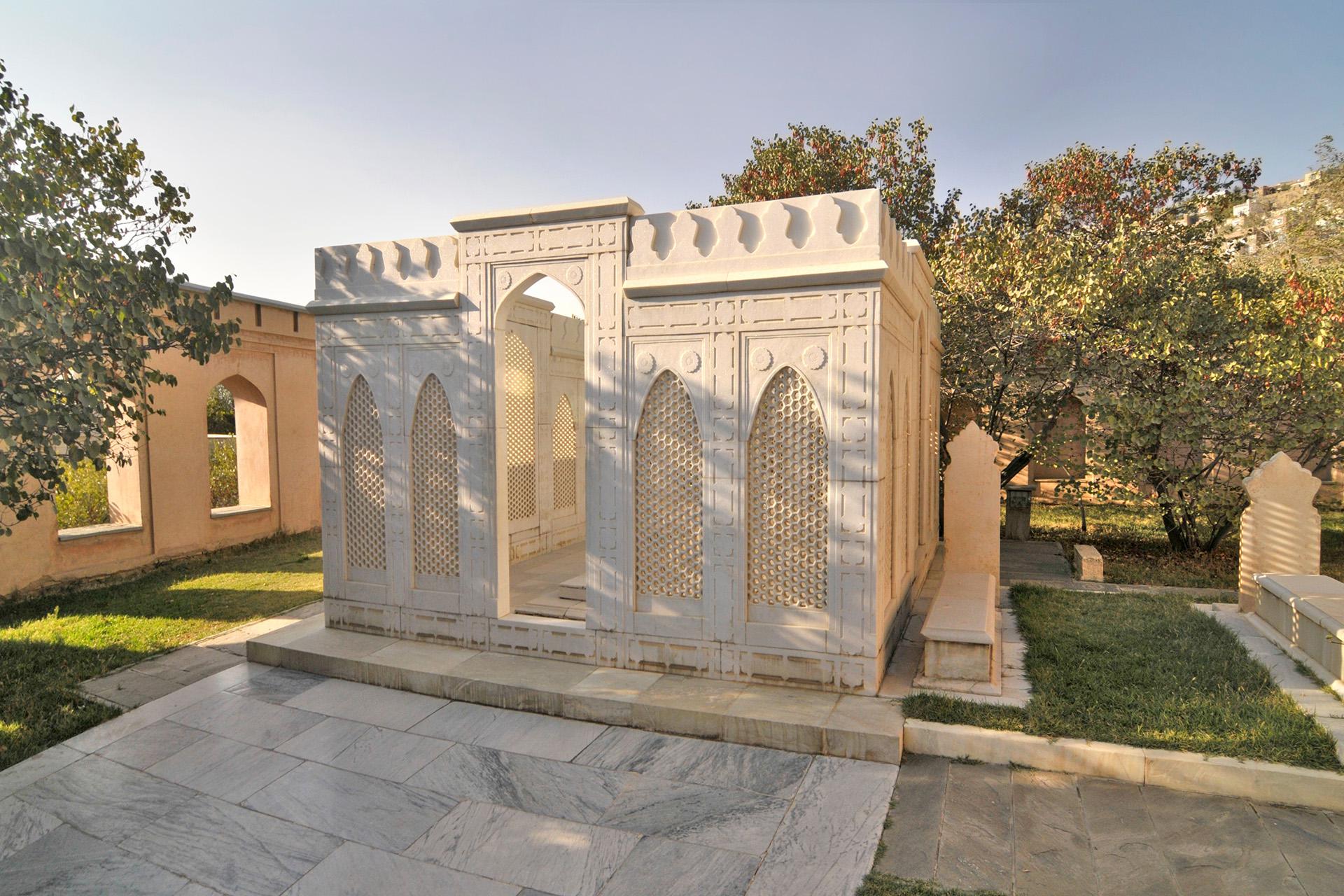 Мраморная гробница Великого Могола Бабура в Кабульских садах