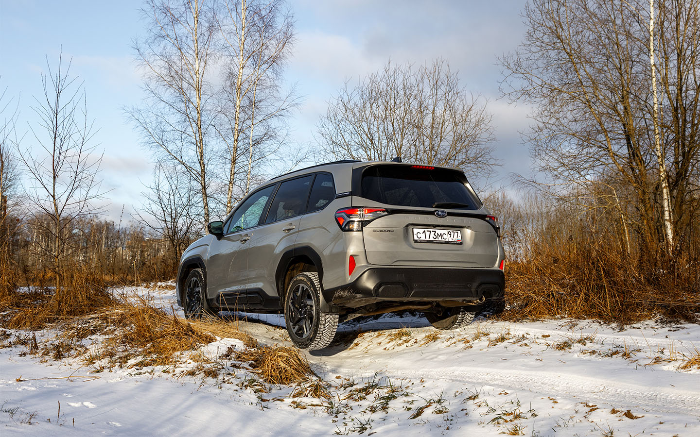 Ход подвески у Subaru Forester довольно большой, но и при диагональном вывешивании модель вывозит. Имитация блокировки откалибрована отлично