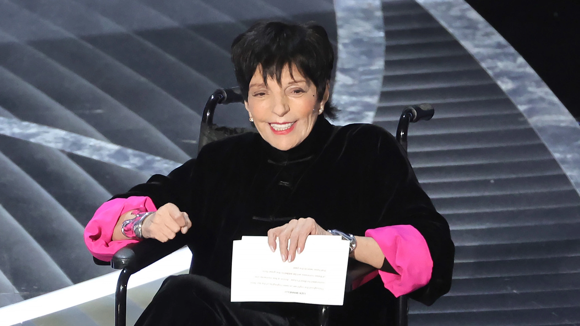 Лайза Миннелли во время 94-й ежегодной церемонии вручения премии «Оскар». 27 марта 2022 года