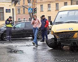 Легковой автомобиль врезался в маршрутку: есть пострадавшие