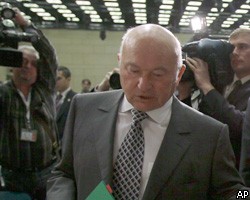 Ю.Лужков подписал заявление о выходе из "Единой России" еще в отпуске