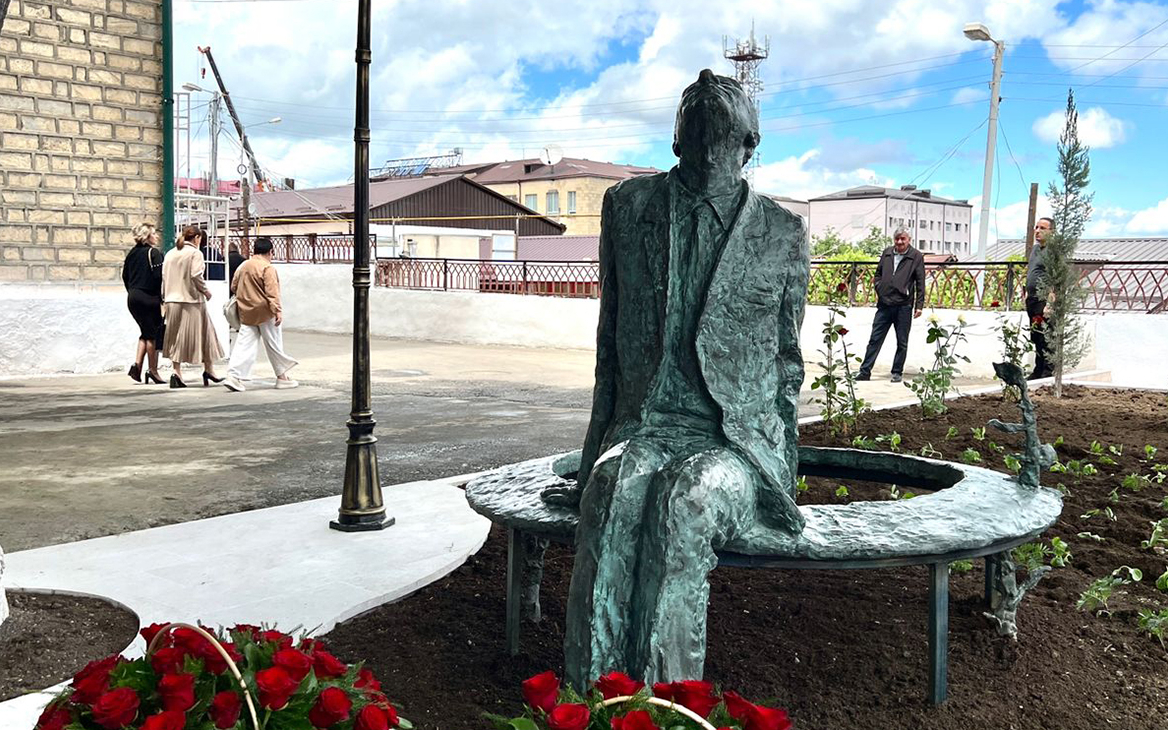 «Пропавший» из «Музеона» памятник Сахарову установили в Нагорном Карабахе