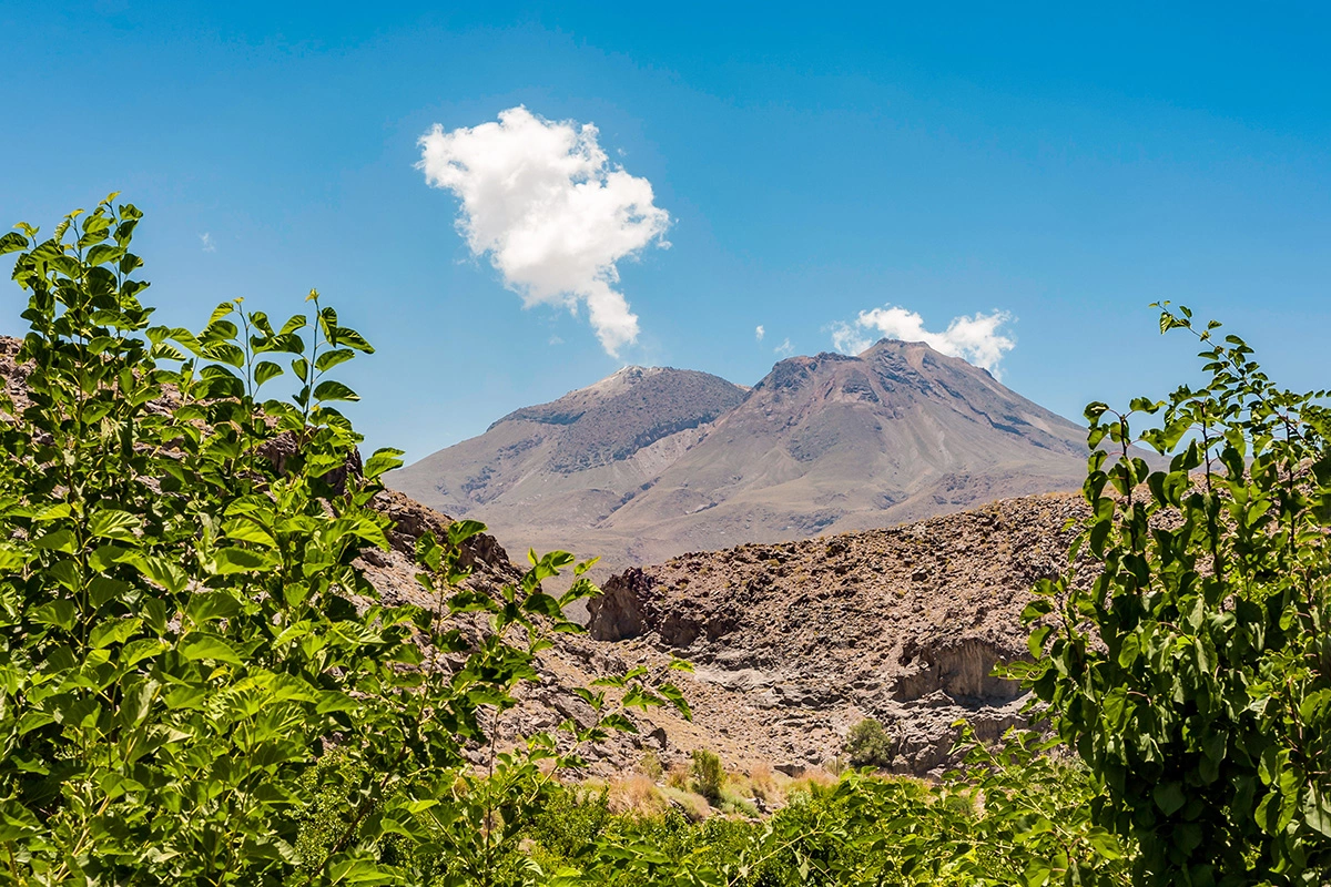 Вулкан Тафтан в спящем состоянии, Иран